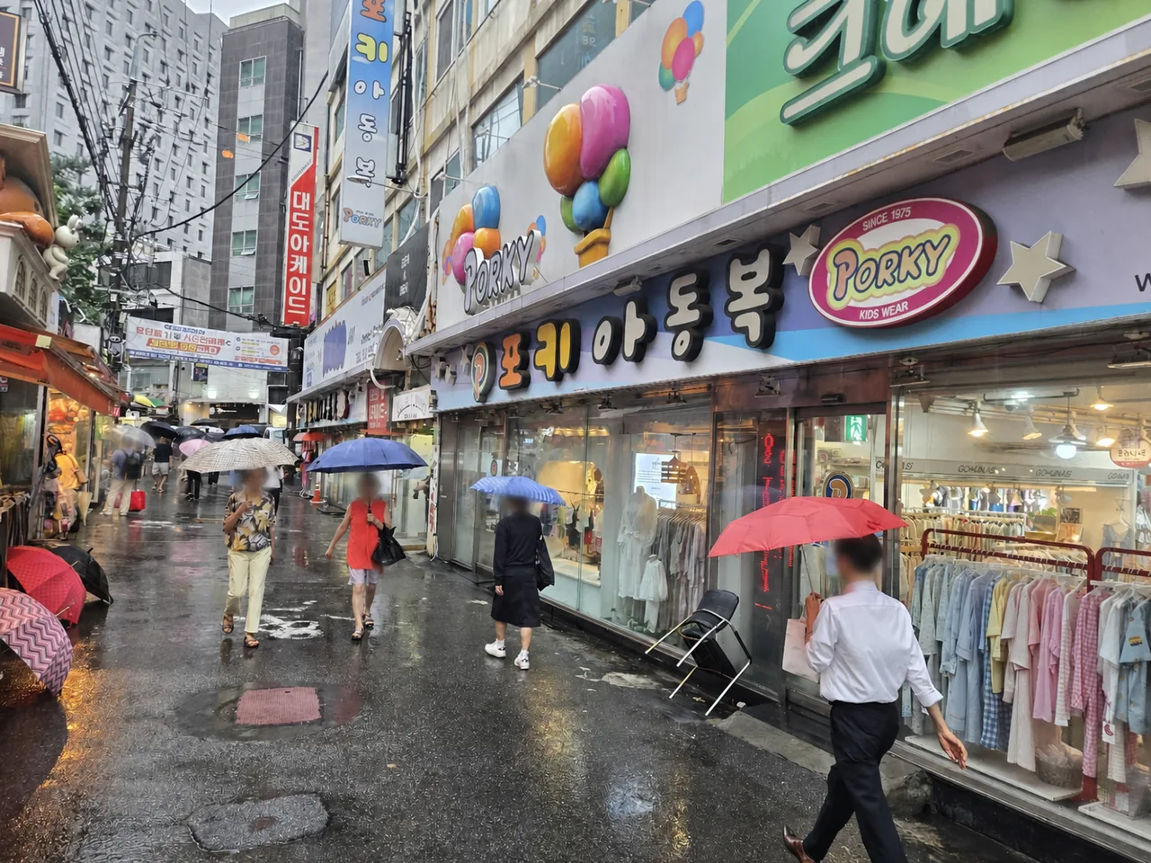 Namdaemun children’s clothing market street near Porky Kids in Seoul