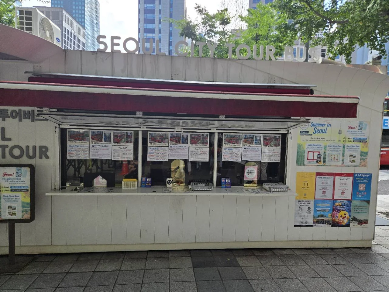 Seoul City Tour Bus ticket office near Gwanghwamun Station